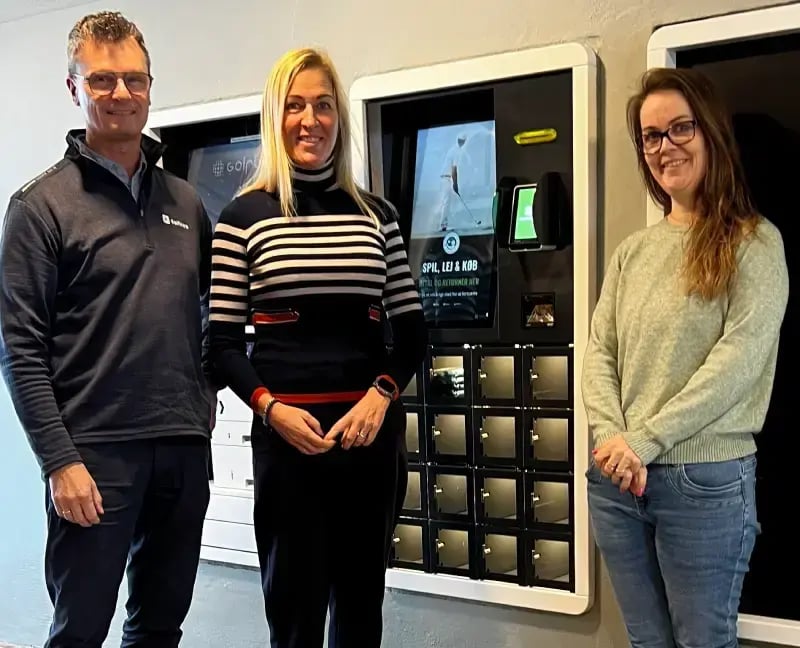 golfnext-golf-couple-hotel-departure